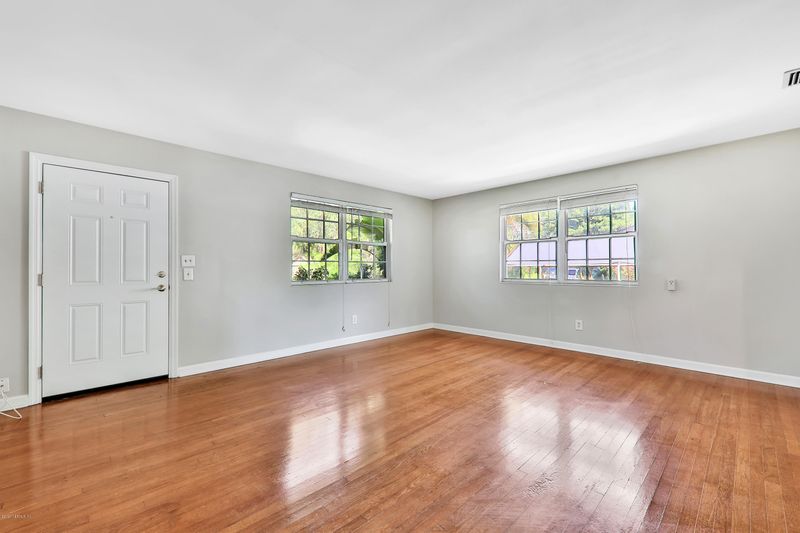 1529 Live Oak Ln, Jacksonville, FL 32207