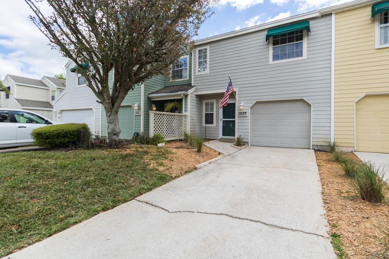 1537 Summer Sands Dr, Neptune Beach, FL 32266