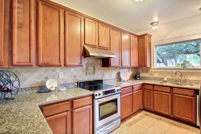 1556 Pinegrove Ave, Jacksonville, FL 32205