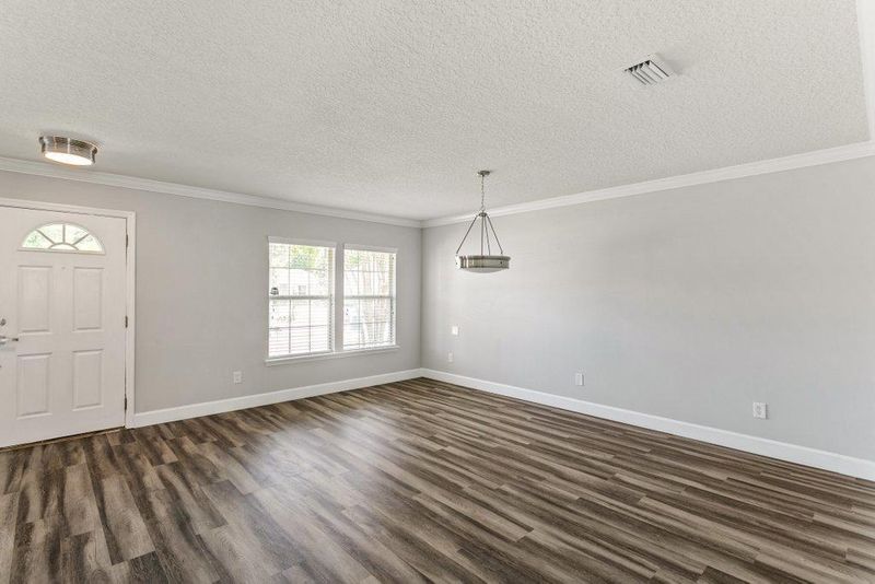 1557 Dunns Lake Dr E, Jacksonville, FL 32218