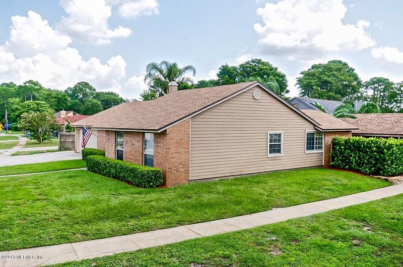1563 Windy Oaks Dr W, Jacksonville, FL 32225