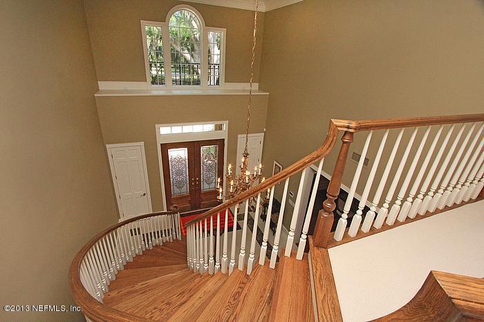 1584 Owl Hollow Ln, Jacksonville, FL 32223