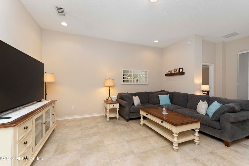 16004 Willow Bluff Ct, Jacksonville, FL 32218