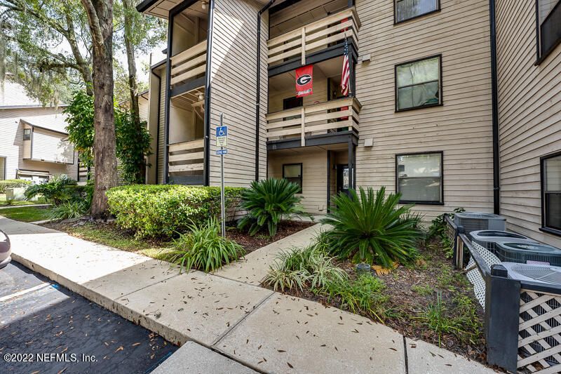 1604 Arcadia Dr #111, Jacksonville, FL 32207