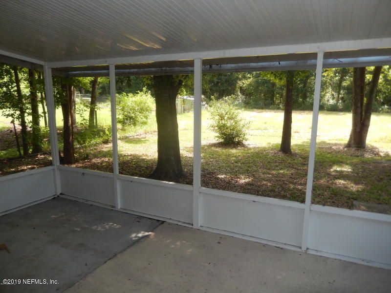 1607 Twin Oak Dr E, Middleburg, FL 32068