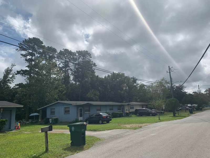 1613 Brookview Dr S, Jacksonville, FL 32246