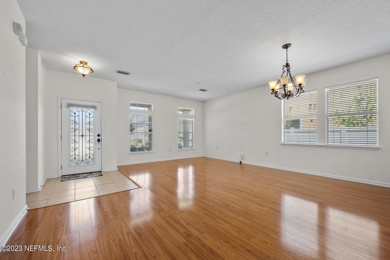 1623 Forest Creek Dr, Jacksonville, FL 32225