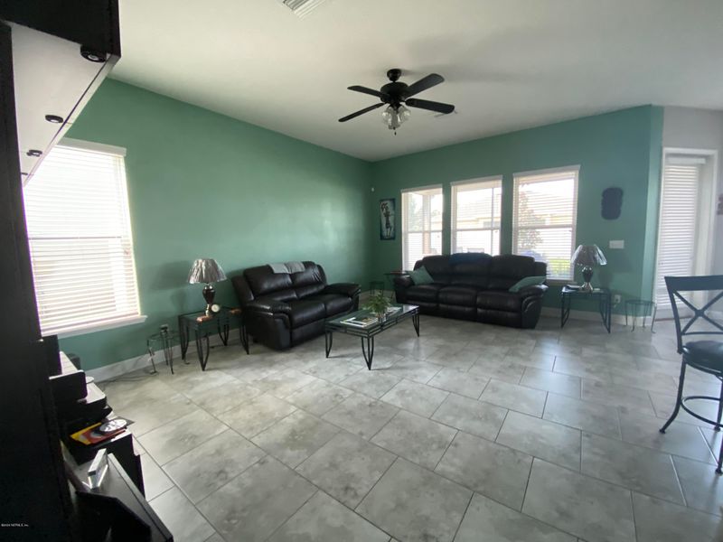 16262 Stanis Ct, Jacksonville, FL 32218