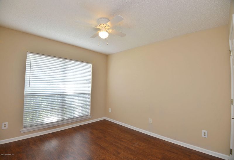 1631 E Hawkins Cove Dr, Jacksonville, FL 32246