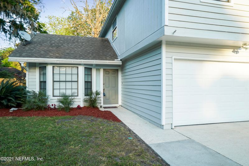 1631 Ponderosa Pine Dr E, Jacksonville, FL 32225
