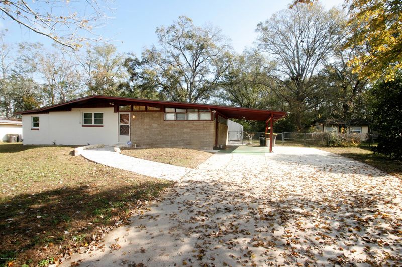 1633 Chateau Dr, Jacksonville, FL 32221