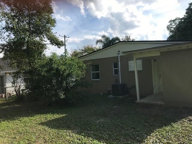 1637 King Arthur Rd, Jacksonville, FL 32211