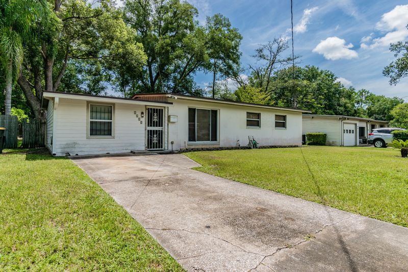 1643 Louvre Dr, Jacksonville, FL 32221
