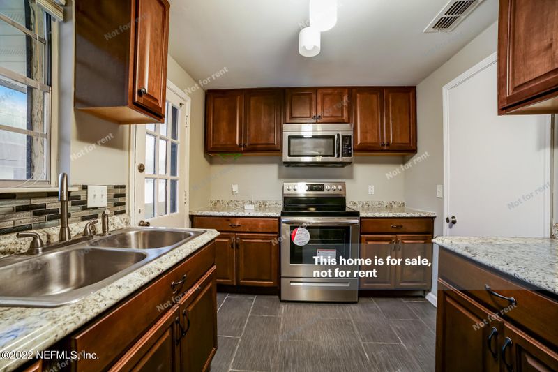 1646 El Prado Rd #3, Jacksonville, FL 32216
