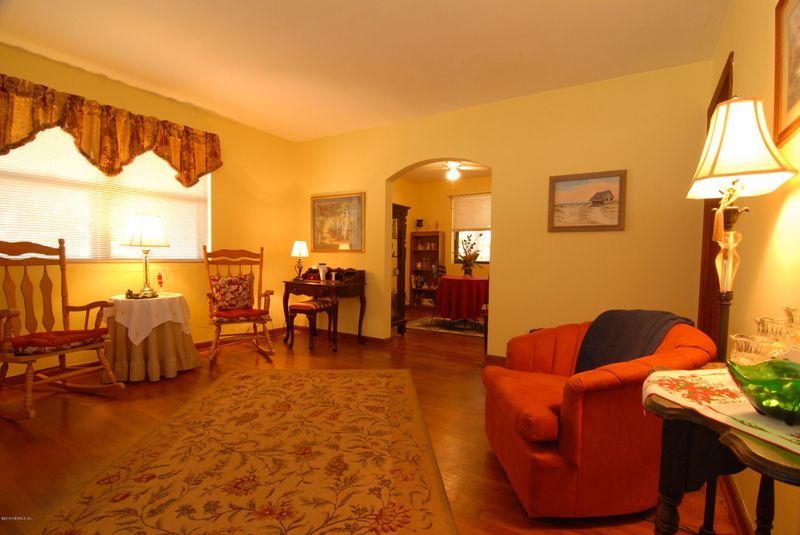 1649 Debutante Dr, Jacksonville, FL 32246
