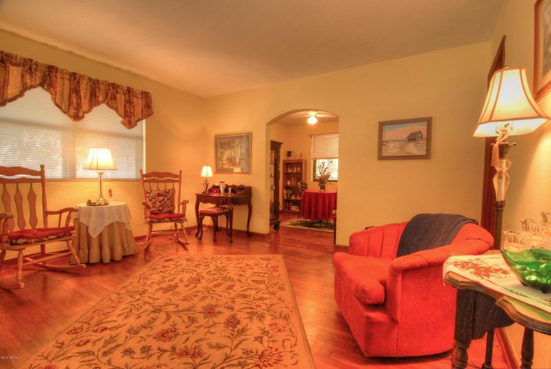 1649 Debutante Dr, Jacksonville, FL 32246