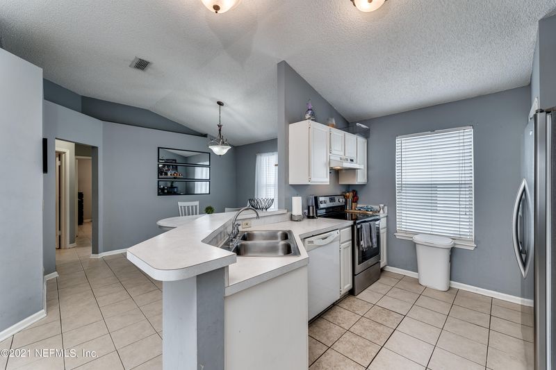 1651 S Evans Dr, Jacksonville Beach, FL 32250