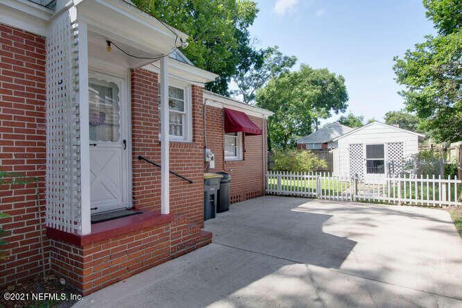 1656 Charon Rd, Jacksonville, FL 32205
