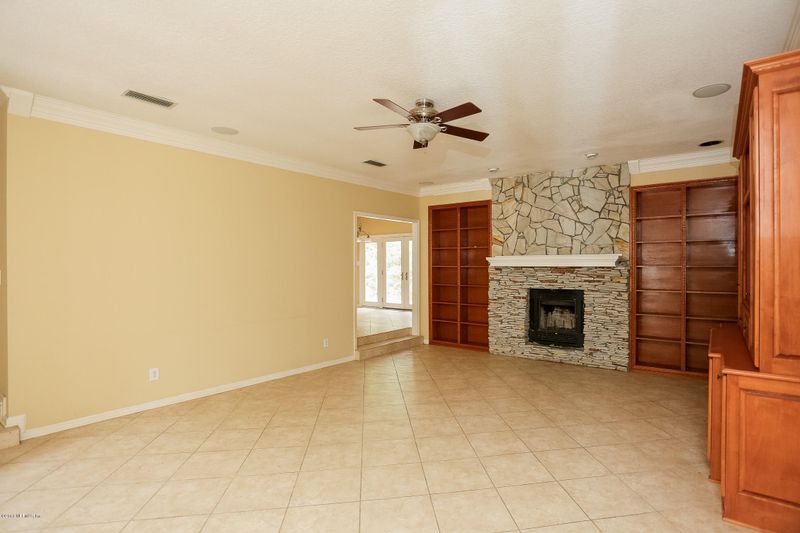 1657 Yachtsman Ct, Fernandina Beach, FL 32034