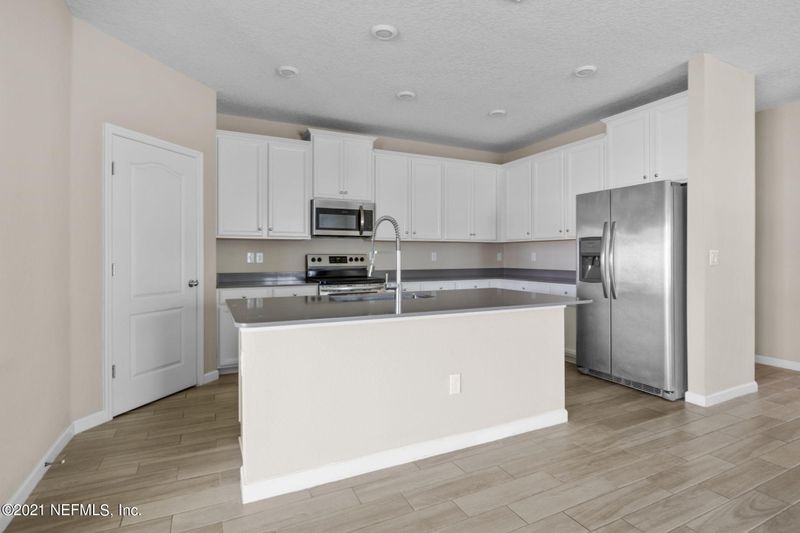 1658 Mathews Manor Dr, Jacksonville, FL 32211