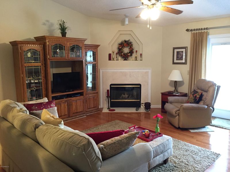 1670 Spring Branch Dr E, Jacksonville, FL 32221
