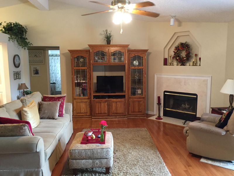 1670 Spring Branch Dr E, Jacksonville, FL 32221