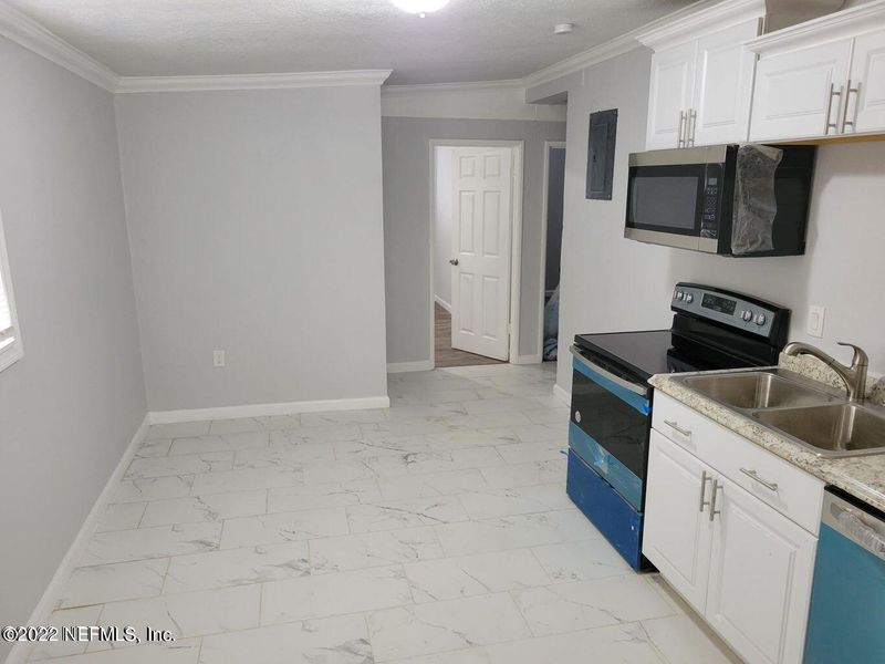 1682 Brookview Dr S, Jacksonville, FL 32246