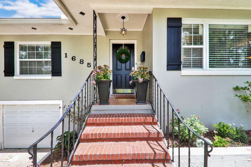 1685 Geraldine Dr, Jacksonville, FL 32205