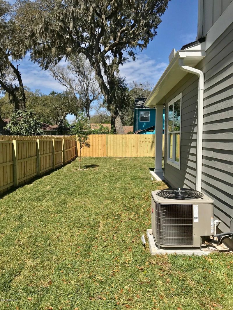 1685 Lower 4th Ave N, Jacksonville Beach, FL 32250