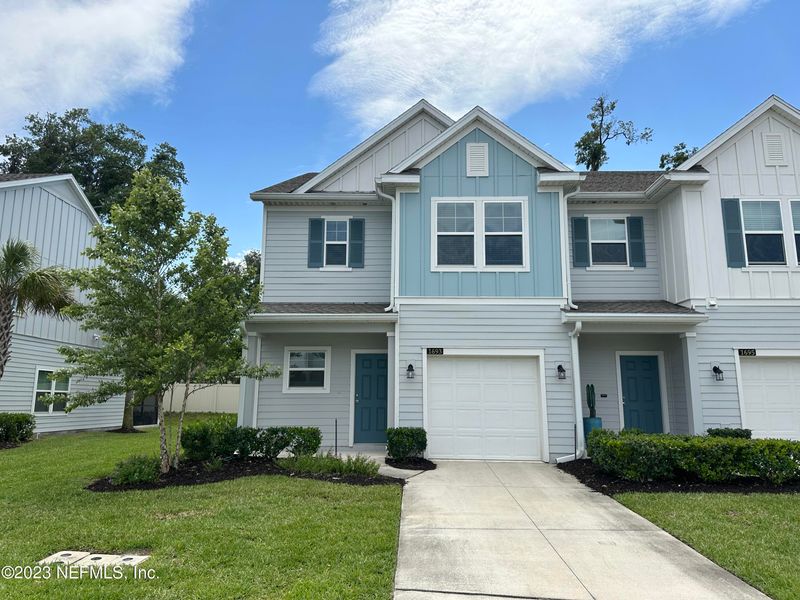 1693 Pottsburg Point Dr, Jacksonville, FL 32207