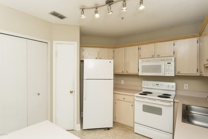 1701 The Greens Way #522, Jacksonville Beach, FL 32250