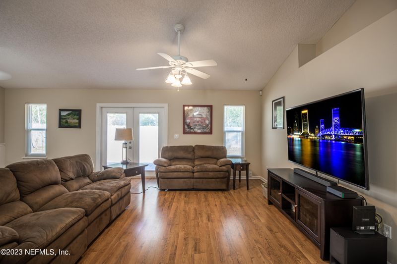 1705 Tall Tree Dr E, Jacksonville, FL 32246