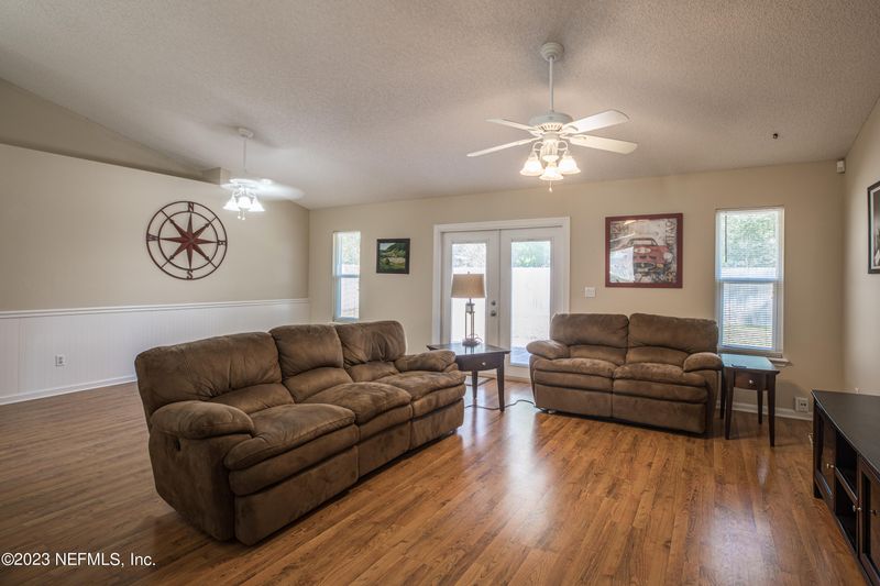 1705 Tall Tree Dr E, Jacksonville, FL 32246