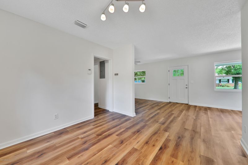 1716 Friar Rd, Jacksonville, FL 32211