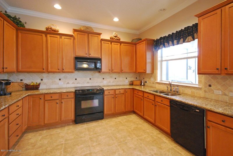 1724 Highland View Dr, St Augustine, FL 32092