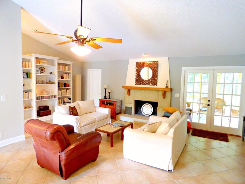 1725 Hamlet Ln N, Neptune Beach, FL 32266