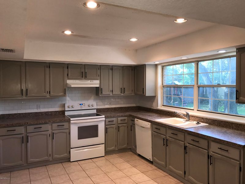 1732 Hamlet Ln N, Neptune Beach, FL 32266