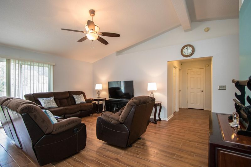 1746 Dartmouth Dr, Middleburg, FL 32068