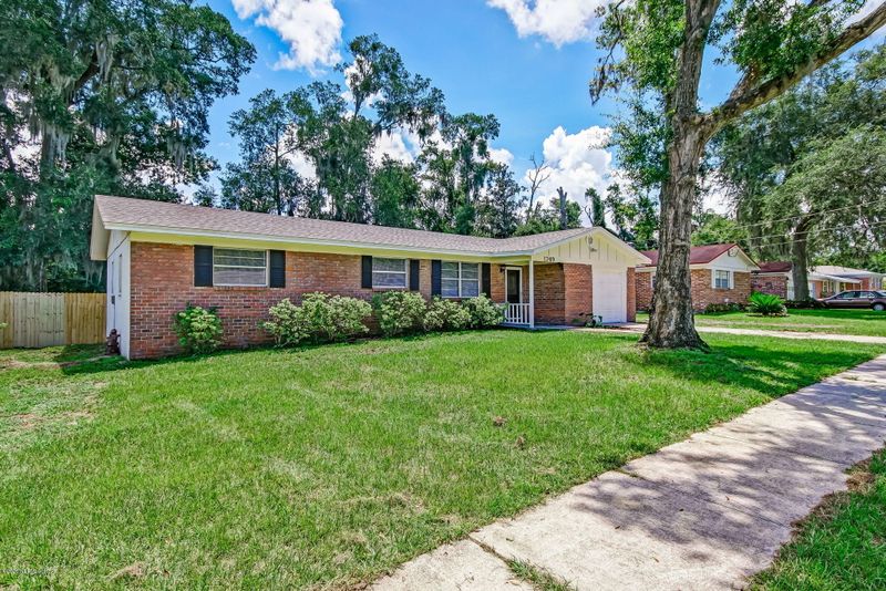 1749 Grove Park Dr, Orange Park, FL 32073