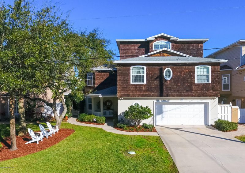 1761 Ocean Grove Dr, Atlantic Beach, FL 32233