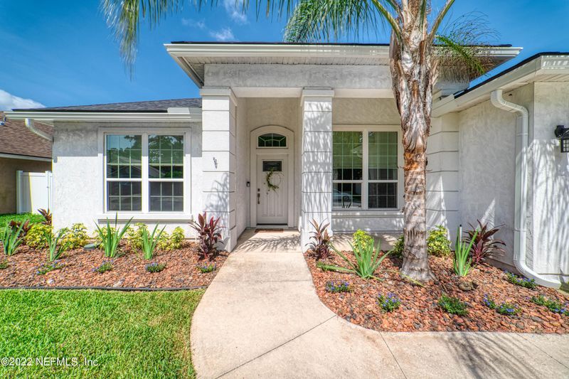 1762 Tall Tree Dr E, Jacksonville, FL 32246
