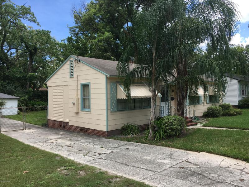 1767 Planters Rd, Jacksonville, FL 32207