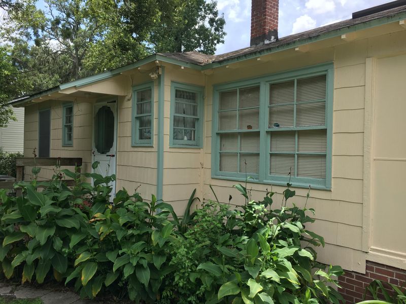 1767 Planters Rd, Jacksonville, FL 32207