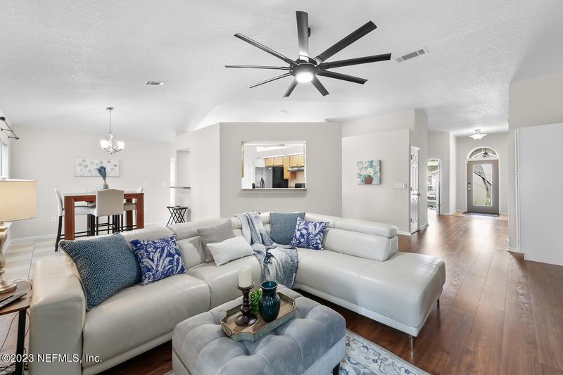 1779 Tall Tree Dr E, Jacksonville, FL 32246