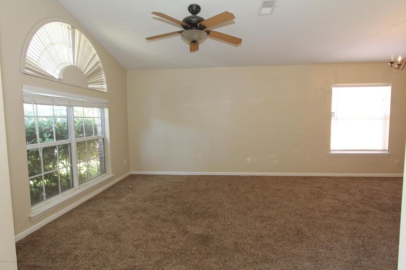 1787 Forest Creek Dr, Jacksonville, FL 32225