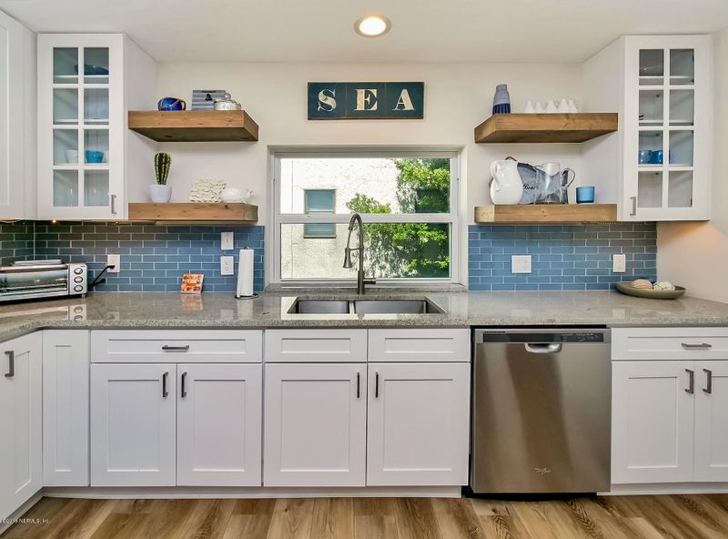 1795 S 1st St #B, Jacksonville Beach, FL 32250