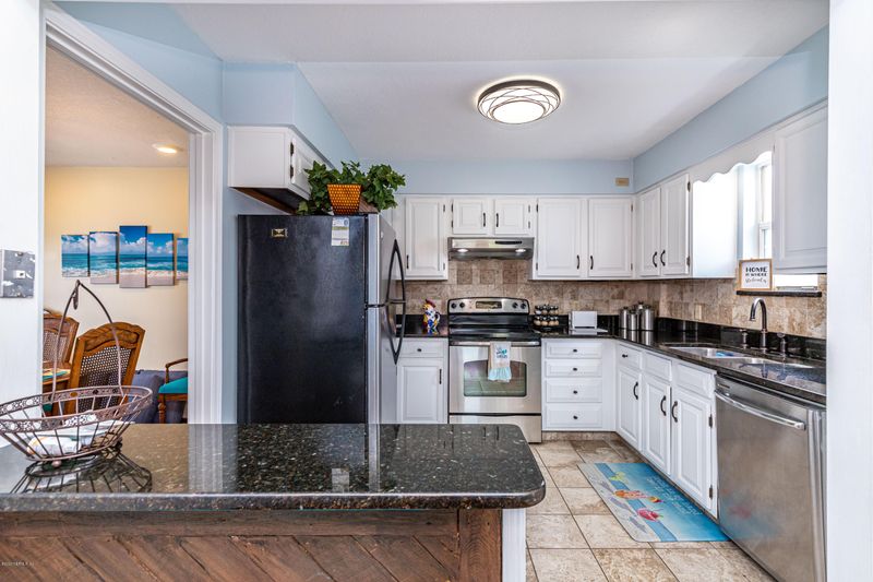 18 20th Ave S, Jacksonville Beach, FL 32250