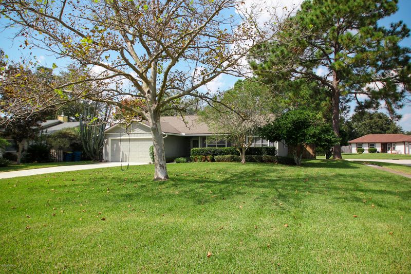 180 Box Tree Ct, Jacksonville, FL 32225