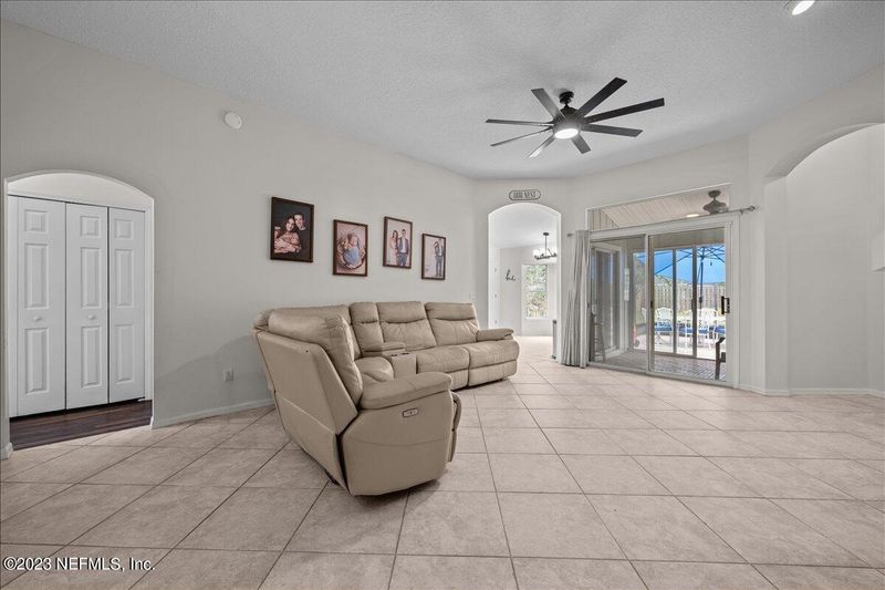 180 Hawthorn Hedge Ln, St Johns, FL 32259