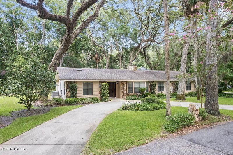 1801 Selva Marina Dr, Atlantic Beach, FL 32233